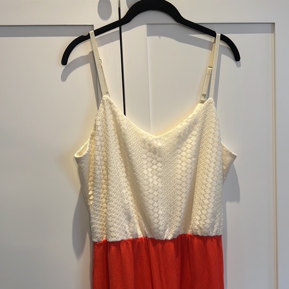 Great lightweight flattering Romper!! Size XL - Picture 3 of 8